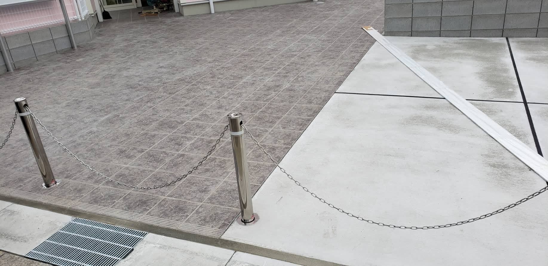 駐車場ポール設置 | 名古屋市中川区のエクステリア工事ならイズ美