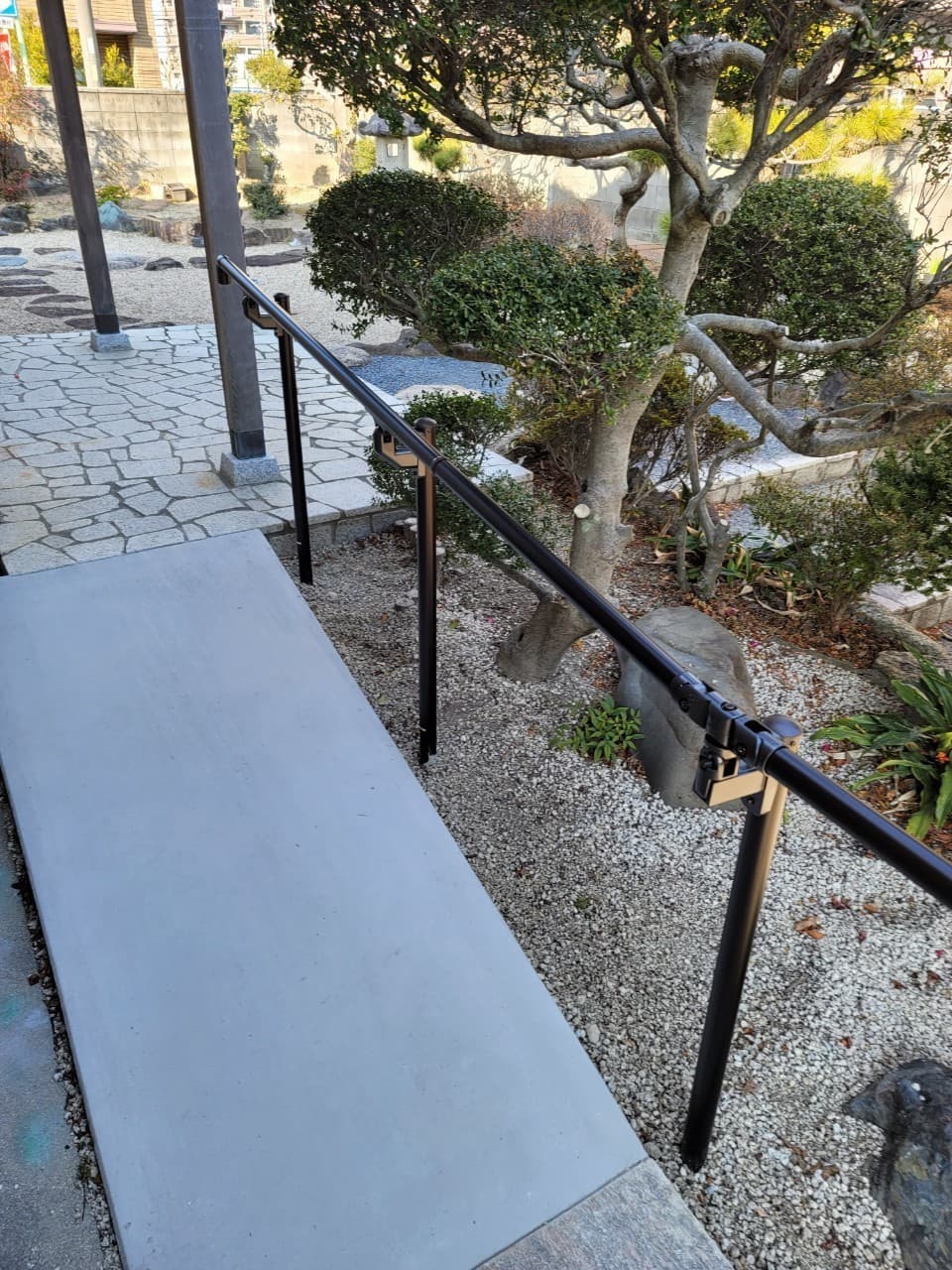 スロープ手すり設置 | 名古屋市中川区のエクステリア工事ならイズ美