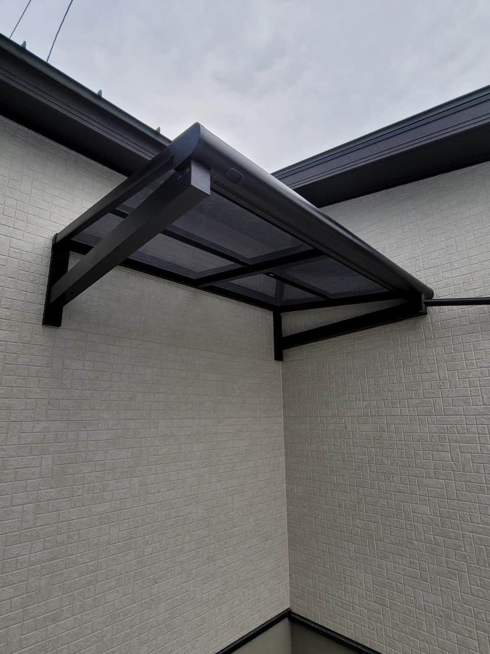庇屋根設置 | 名古屋市中川区のエクステリア工事ならイズ美