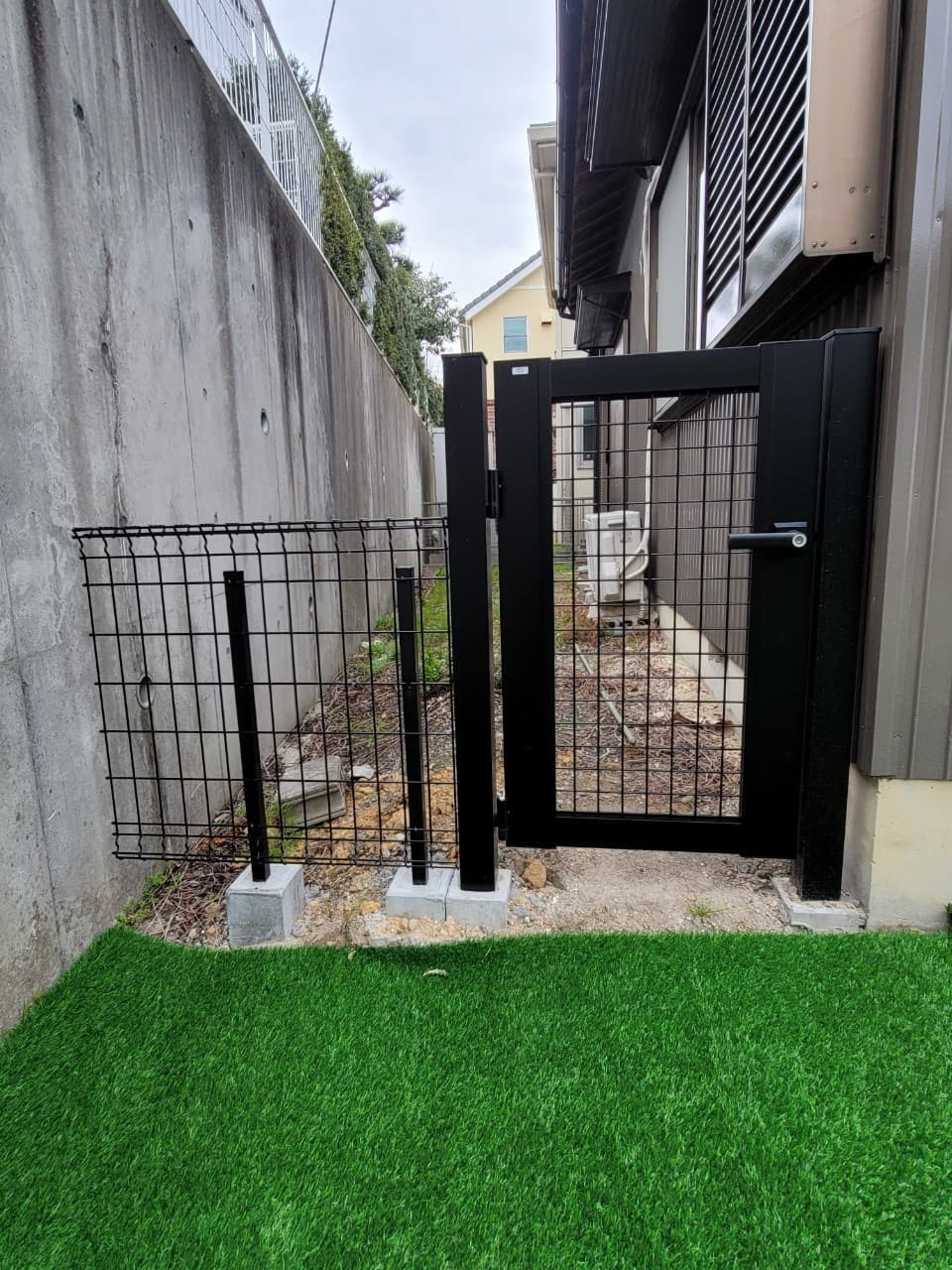 門扉・メッシュフェンス設置 | 名古屋市中川区のエクステリア工事ならイズ美